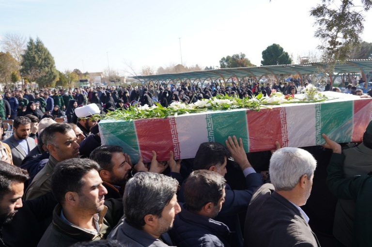 تشییع و تدفین شهید گمنام در مرکز پشتیبانی سپاه نبی اکرم(ص) کرمانشاه تدفین شهید گمنام