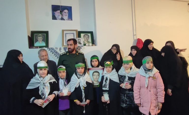 عزت و آزادی کشور را مدیون شهدا و خانواده هایشان هستیم