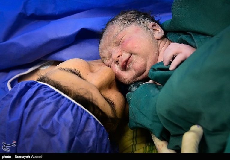 “منشور کرامت مادری” به مراکز درمانی ابلاغ میشود/ تعبیه خطوط ویژه مادران باردار در بیمارستانها