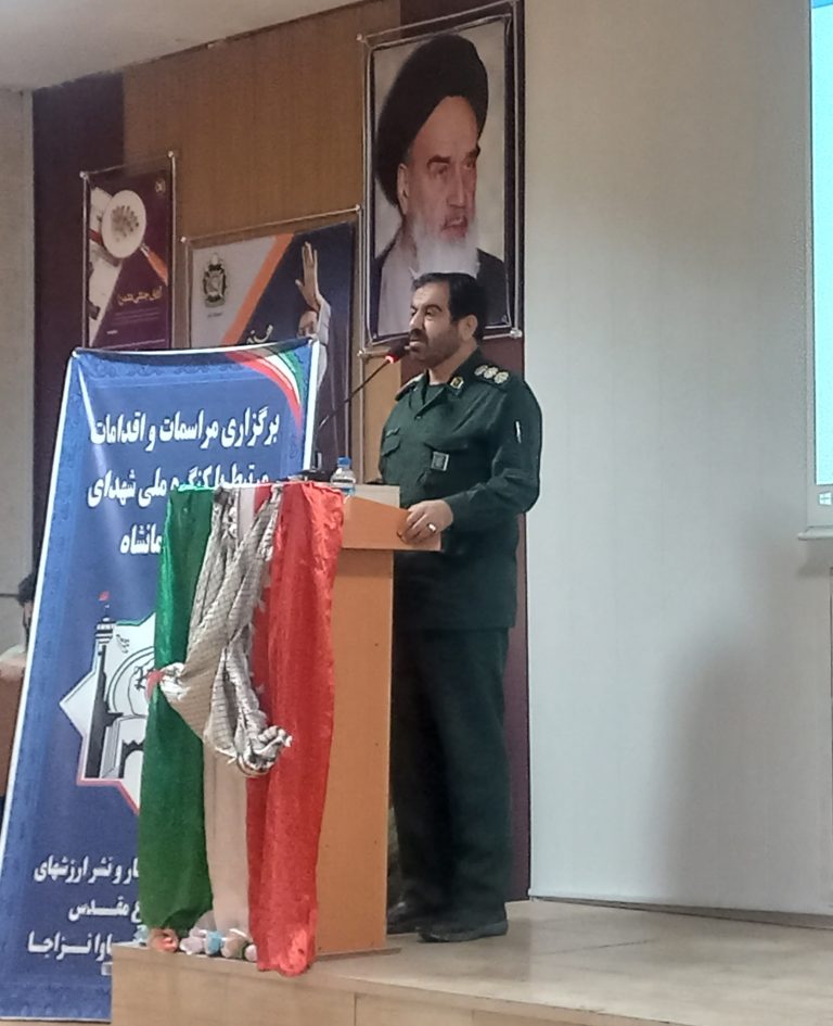 به وحدت بین ارتش و سپاه اشاره نمود و یاد و خاطره شهدای دوران دفاع مقدس را گرامیداشت.