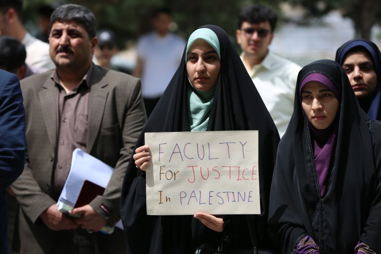 تجمع و اعلام همبستگی دانشگاهیان کرمانشاهی در محکومیت سرکوب آزادی خواهان حامی فلسطین