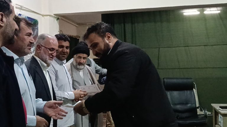 بسیجیان کرمانشاهی از مقام معلم تجلیل کردند.