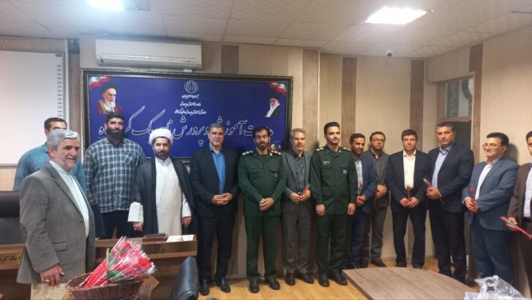اکنون آموزش و پرورش و به تبع آن مدارس، پایگاه های تربیت کادر انقلابی هستند.