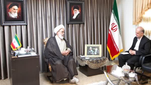 فرصت کوتاه نمایندگی را برای خدمت به مردم غنیمت بشمارید