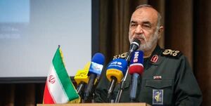 همه مسائل با جامعه جوان و بانشاط حل میشود/ دشمن نقطه مرکزی تهاجم خود را روی قلب و ذهن جوانان ما قرار داده است