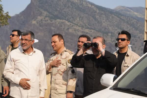 تداوم حریق جنگل پای استاندار کرمانشاه را به «بلبزان» کشاند