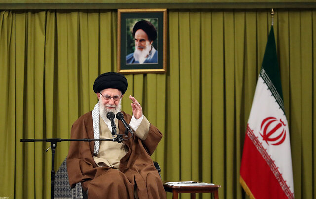 برخی با لبخند دشمن خیالشان راحت می شود/غدیر را بهانه دعوای شیعه و سنی قرار ندهیم