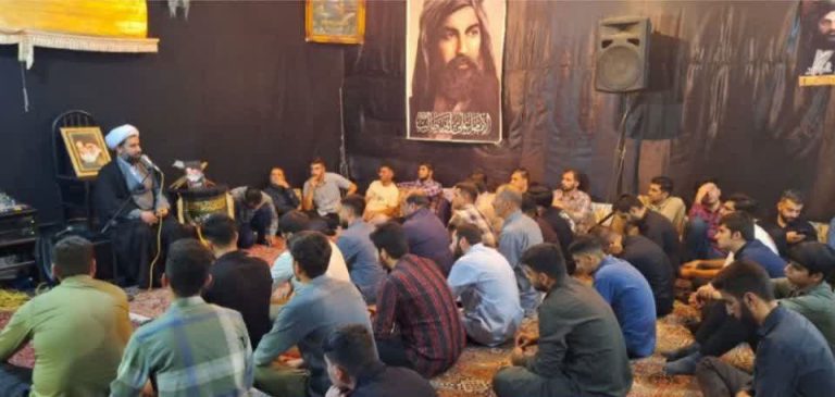 در طول تاریخ دو جبهه خیر و شر وجود دارد و می بایست در مسیر حق قدم برداریم.