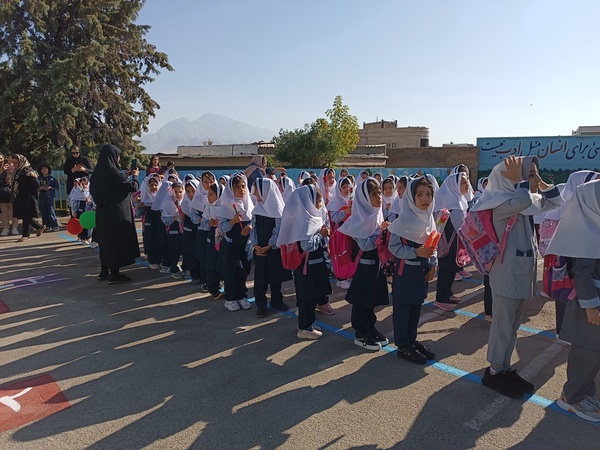 ۳۰ هزار کلاس اولی در کرمانشاه راهی مدرسه شدند
