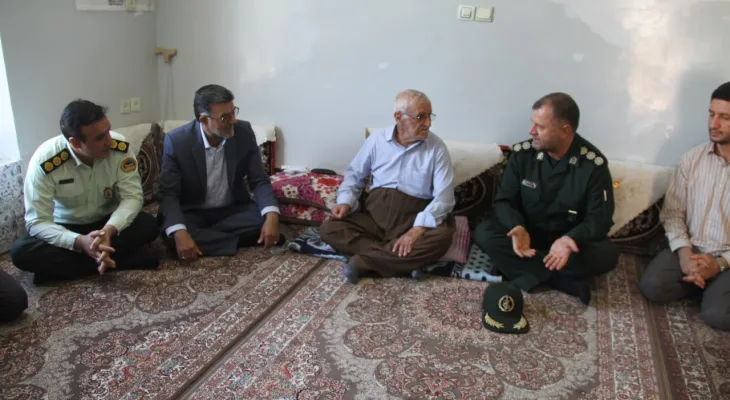 دیدار با خانواده شهدا به مسئولان انگیزه میدهد