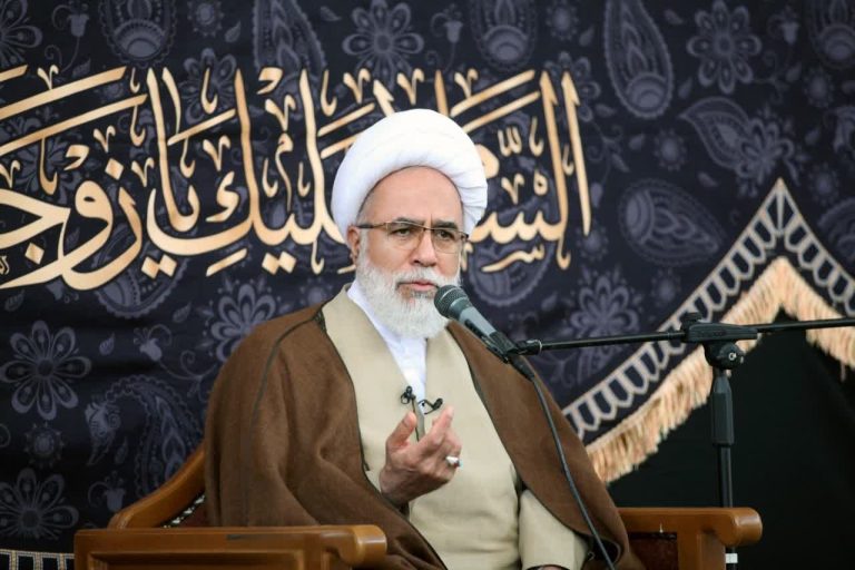 حضرت زهرا (سلاماللهعلیها)، حلقه اتصال عصر نبوت و عصر امامت است.