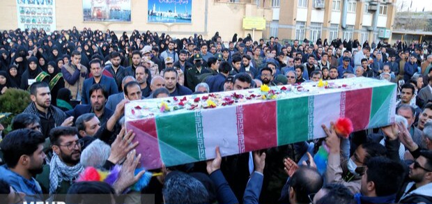 شهدا چراغ راه همه مردمان خط مقاومت هستند.