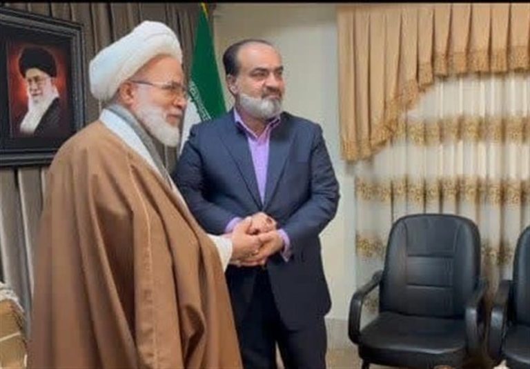 تقدیم انگشتر رهبر انقلاب به سرکنسول عراق در کرمانشاه