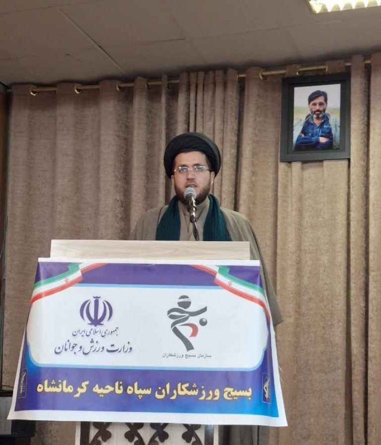 بصیرت یعنی ژرف اندیشی، به موقع تصمیم گرفتن و تبعیت بی قید و شرط از ولایت فقیه