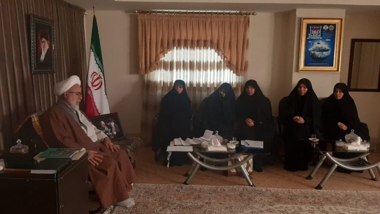 مادران، نقش مهمی در تربیت خانواده و به تبع آن جامعه دارند.