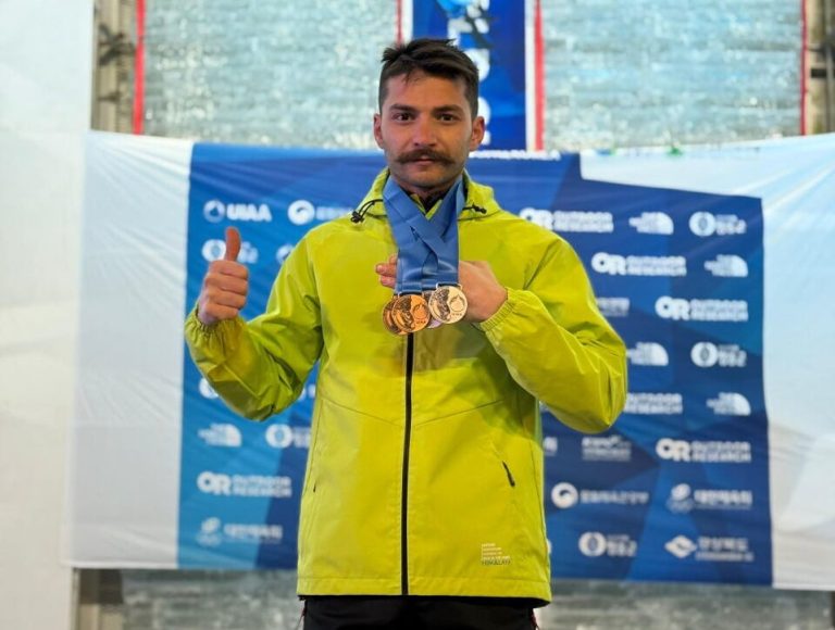 طلای جام جهانی یخنوردی سوئیس بر گردن صفدریان