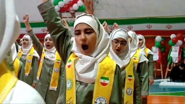 جشنی باشکوه با حضور دختران پیشتاز کرمانشاهی