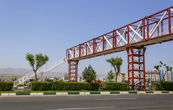 پل عابر پیاده جدید «روستای بلوردی» نصب شد