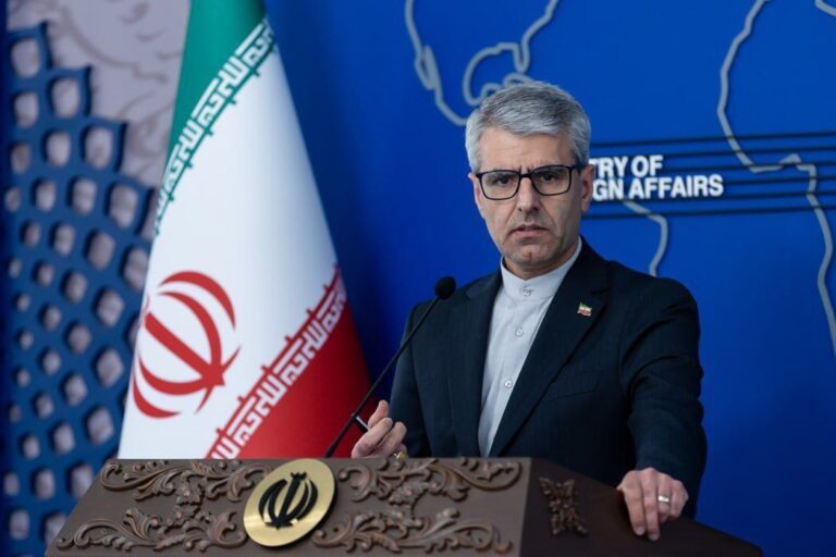 موشک برای دفاع از کیان کشور است و قابل مذاکره نیست/ آمریکا همدست جنایات اسرائیل است