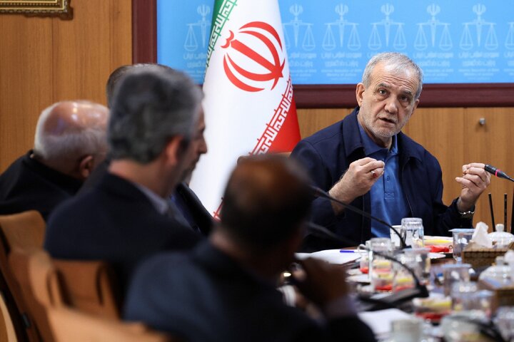 پزشکیان: باید از مسیر دیپلماتیک برای کاهش تنشها استفاده کرد