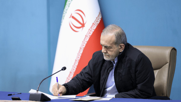 پزشکیان: دولت صیانت از حقوق و معیشت کارگران را وظیفه خود میداند